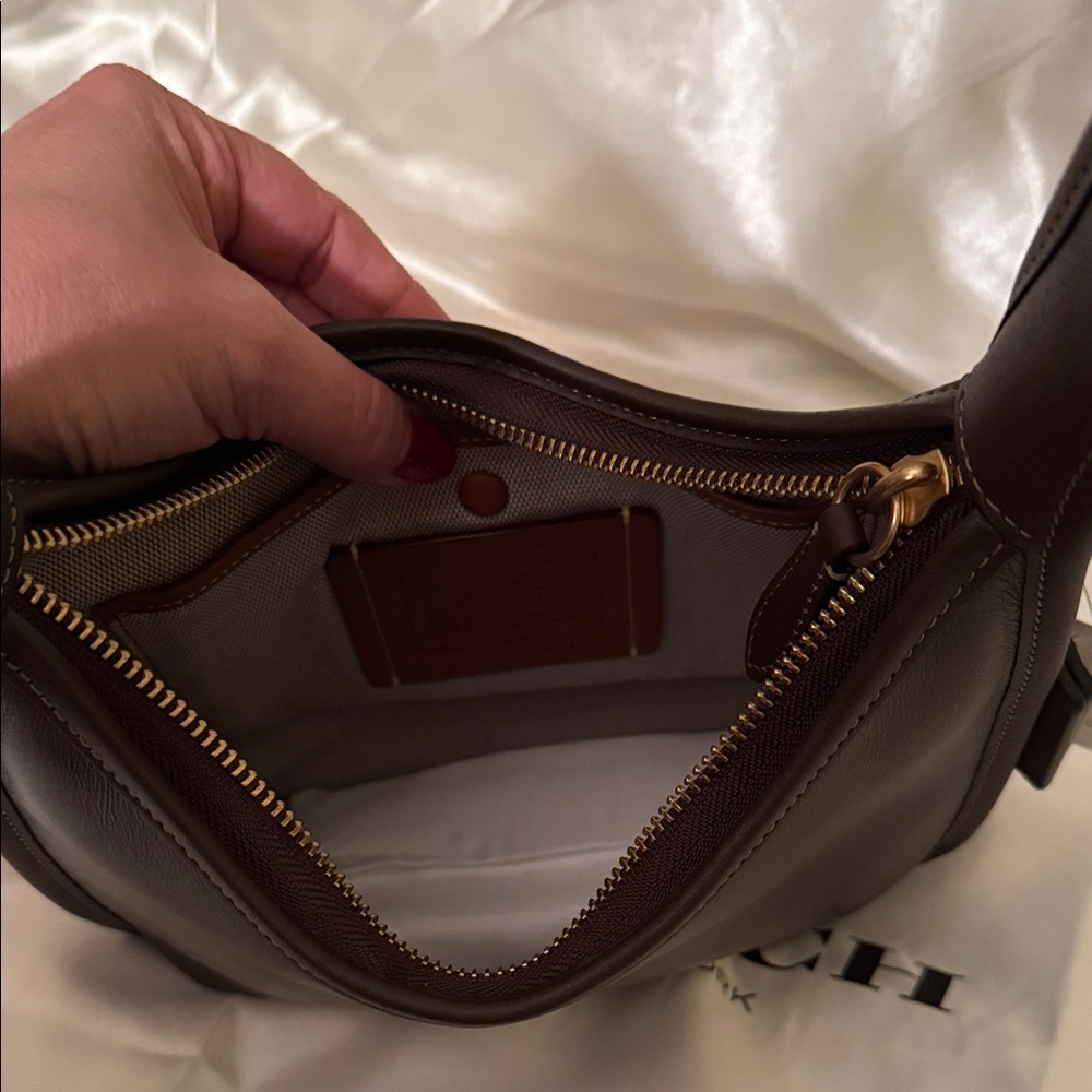 🤎Coach NWT Maple Brown Leather Curve Zip Shoulder Bag with Brass Hardware - Picture 7 of 10